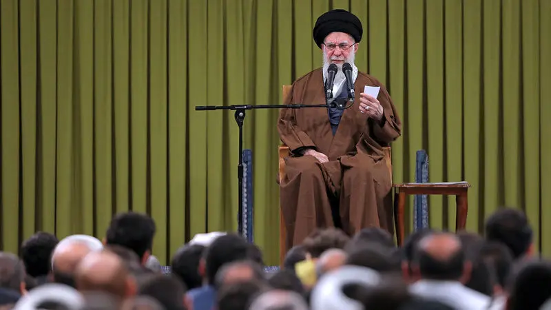 مراسم سه ساعته جشن میلاد حضرت زهرا سلام‌الله‌علیها در حسینیه امام خمینی(ره) با حضور رهبر انقلاب