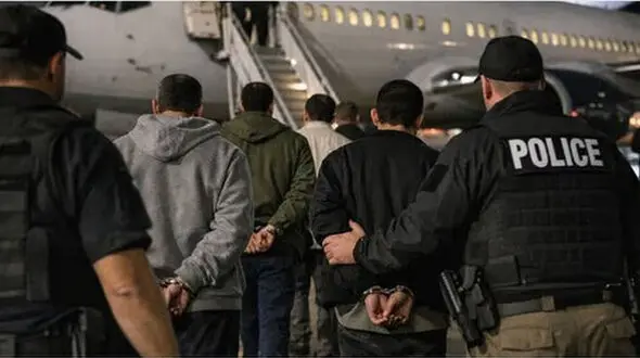 آمریکا ۴۰ مهاجر ایرانی را به ایران بازگرداند