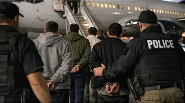 آمریکا ۴۰ مهاجر ایرانی را به ایران بازگرداند