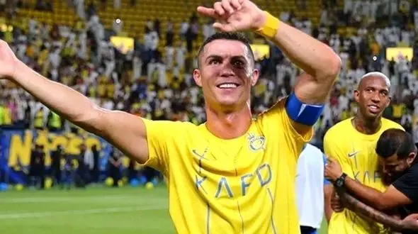 ویدیو| رونالدو لباس عربی سنتی پوشید و مقابل هواداران رقصید!