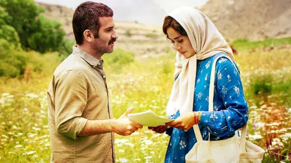 آهنگ دیوونه با صدای محسن چاوشی و بازی پریناز ایزدیار + فیلم 