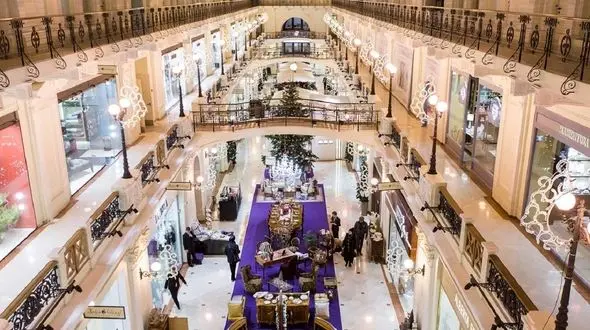 حمله مردی با تبر به یک فروشگاه بخاطر ماسک نزدن+ فیلم
