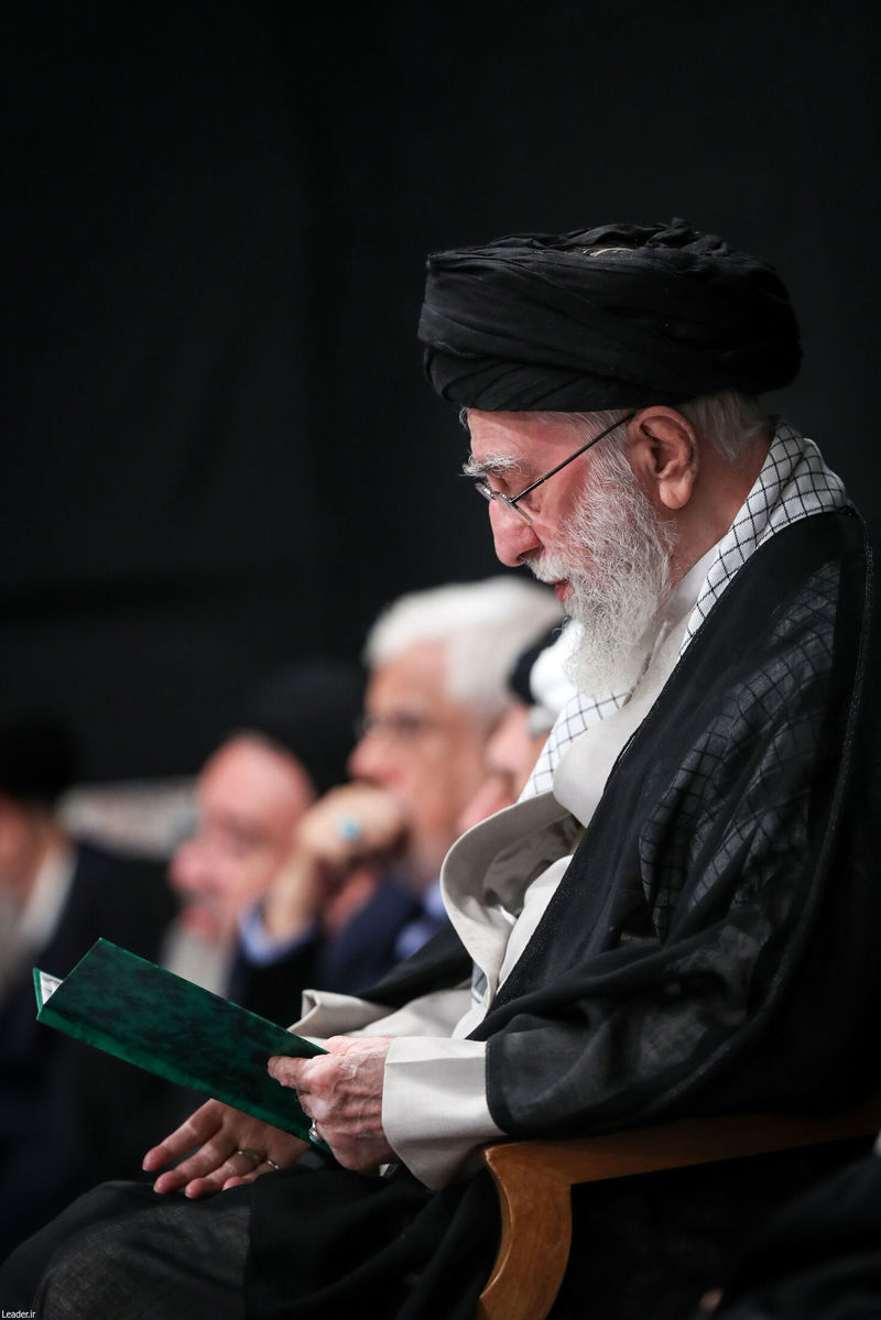 رهبر انقلاب حضرت آیت الله خامنه ای در مراسم بزرگداشت شهدای جنگ تحمیلی اخیر 7-5-1404