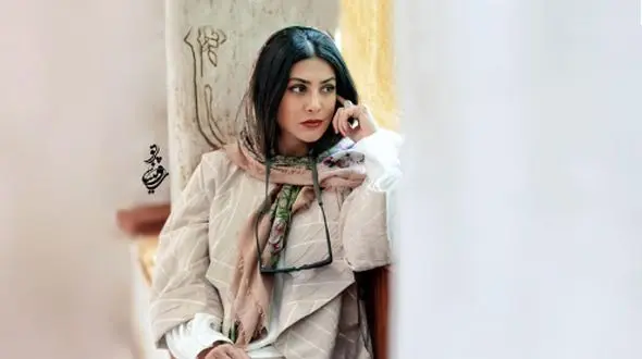 فیلم آواز باشکوه آزاده صمدی با آهنگ مجید توکلی / آمد شبی به دیدارم تنها برای آزارم + موزیک ویدیوی فیلم عزیز