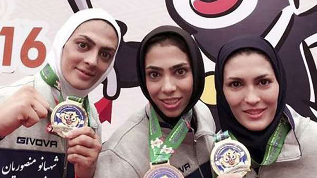رونمایی خواهران منصوریان از چهره تنها مرد زندگی شان ! + عکس باورنکردنی