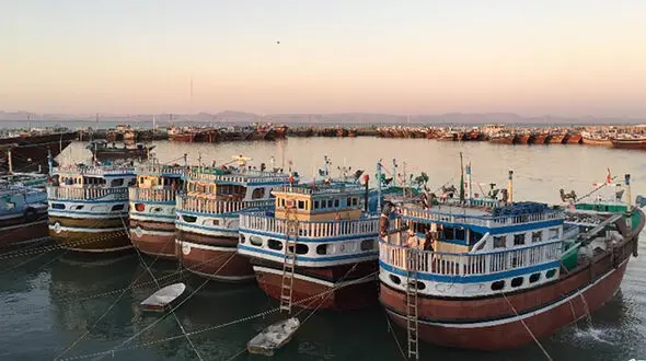 قصه تلخ ۱۷ صیاد گمشده، انتظار بی‌پایان خانواده‌های کنارکی / آیا صیادها در کمپ‌های خارجی  اسیرهستند؟