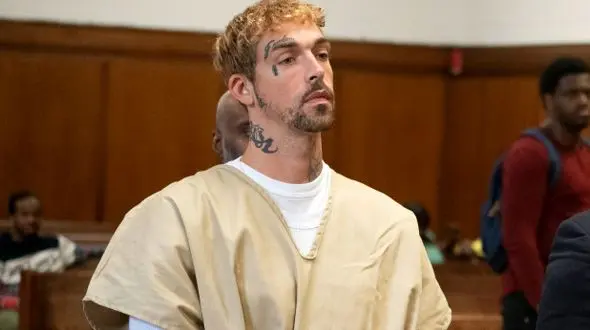 قتل مرد تنها با شمشیر / این مرد پلید شیطان روی زمین است +عکس