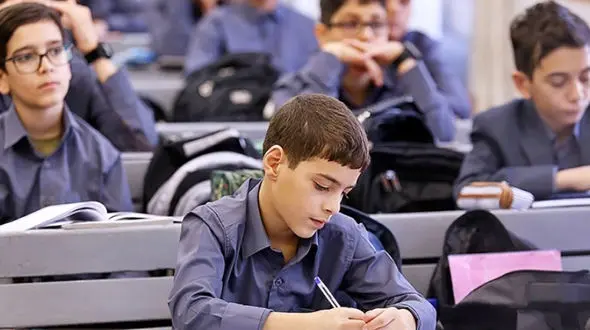 جشن پایان سال تحصیلی در این مدرسه ابتدایی را ببینید!