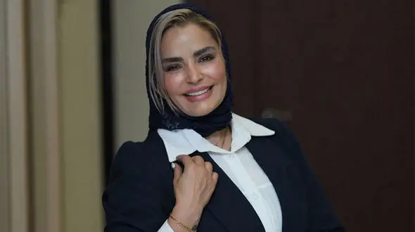 قاب خانوادگی سپیده خداوردی بازیگر سریال آوای باران در کنار پدر، مادر و پسرش / لحظه ای سرشار از عشق خانوادگی