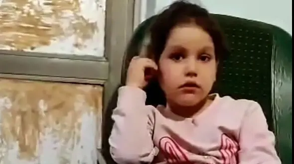 فیلم بیهوشی مادر نیان کوچولو سر مزارش ! + عکس های دختربچه بوکانی