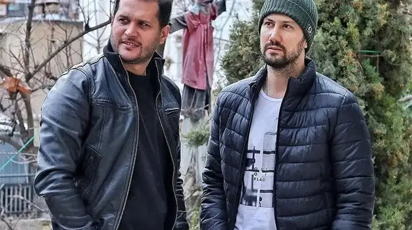 فیلم/ سیاوش خیرابی به شایعات درباره شاهرخ استخری واکنش نشان داد؛ چرا همه فکر می کنند شب ها سرمان روی شانه هم بوده؟