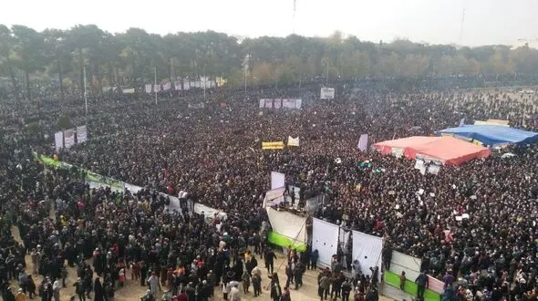 یازدهمین روز تجمع کشاورزان و مردم اصفهان در بستر خشک زاینده رود + عکس و فیلم