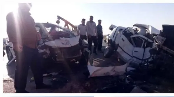 تصاویر هولناک از لاشه سمند و پژو 207 بعد از تصادف در محور رامهرمز هفتگل