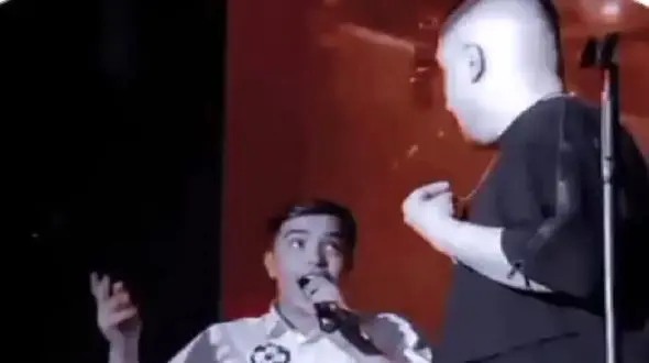 فیلم آواز باشکوه آرون افشار و برادرش در کنسرت کیش  ! / همه به وجد آمدند !