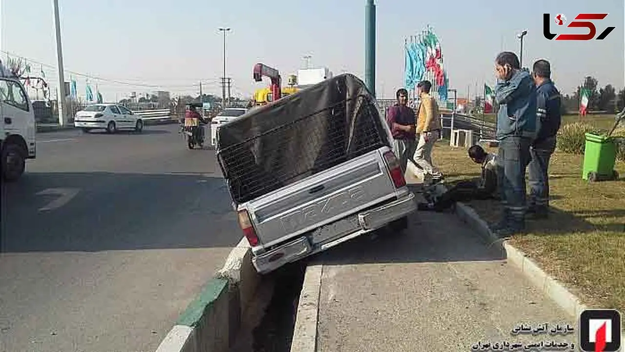 برخورد خودرو با جدول کنار بزرگراه آزادگان + عکس