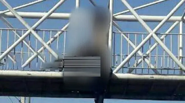 خودکشی زن جوان در آستارا از روی پل هوایی + عکس 