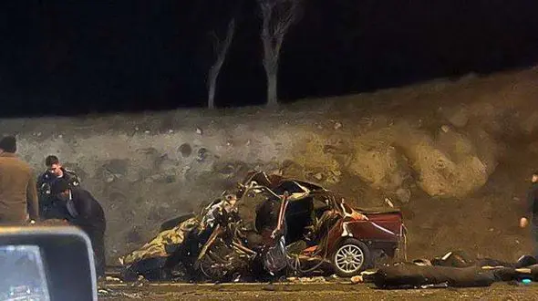 ببینید / بی‌احتیاطی فاجعه‌بار راننده سواری هنگام دور زدن وسط جاده خارج از شهر!