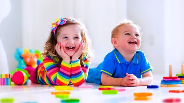 منتشر شد / نماهنگ "بازم بخند" به مناسبت روز جهانی کودک با صدای محسن یگانه + فیلم