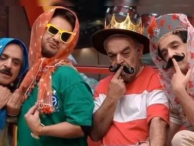 فیلم/ یادی کنیم از واکنش بامزه علی صادقی به گوریل شدن آقا رشید در جوکر / میگه آلوچه خشک میخوری گوریل