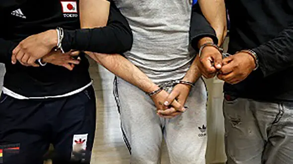 دستگیری سارقان تلفن همراه با ۲۰ سرقت در قم