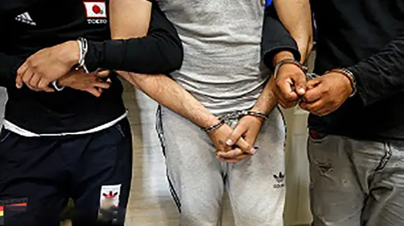 دستگیری سارقان تلفن همراه با ۲۰ سرقت در قم