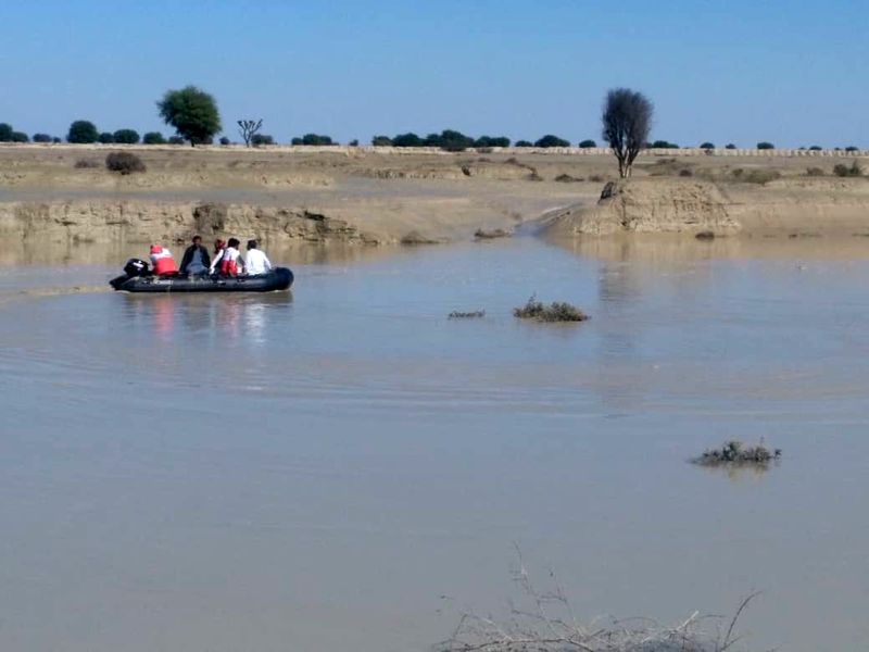  تصاویر از سیل سیستان و بلوچستان و کمک رسانی هلال احمر به سیل زدگان