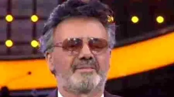 دانلود آهنگ معین / آواز باشکوه پشت درهای بسته