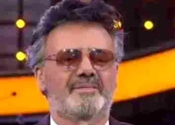 دانلود آهنگ معین / آواز باشکوه پشت درهای بسته