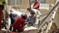 نجات معجزه آسای کارگر جوان از زیر آوار یک ساختمان در مشهد + عکس