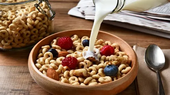 خوردن این خوراکی ها بیشتر گرسنه تان می کند