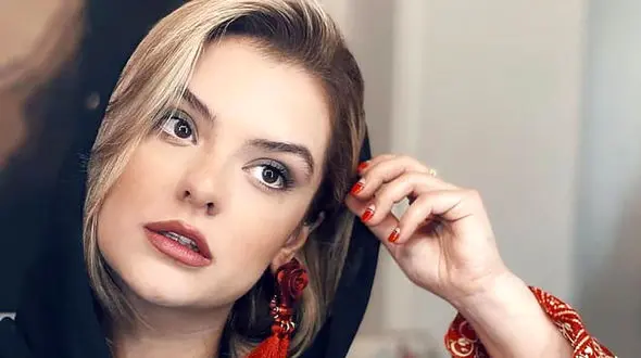 عکس تولد خواهر دنیا مدنی در کنار خانواده اش