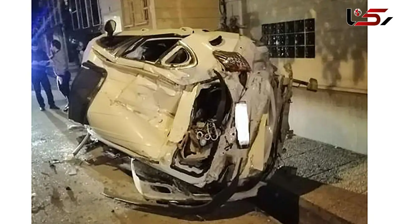 ببینید / له کردن ماشین‌ها توسط بیل مکانیکی!