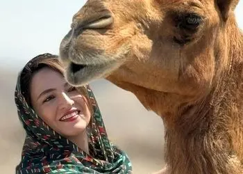 عکس/  استایل جنوبی گلاره عباسی، فرزانه سریال کیمیا با برقع سنتی و روسری رنگارنگ لِیسو / چقدر این لباس بهش میاد