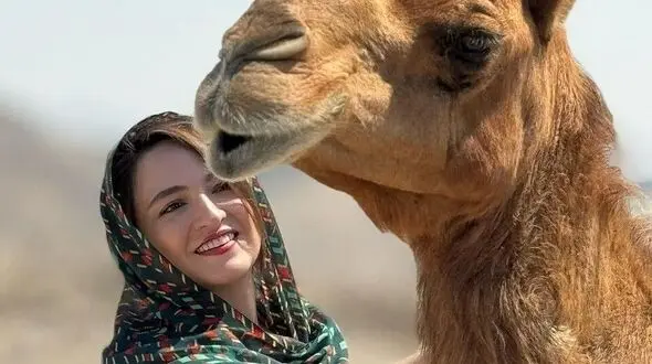 عکس/  استایل جنوبی گلاره عباسی، فرزانه سریال کیمیا با برقع سنتی و روسری رنگارنگ لِیسو / چقدر این لباس بهش میاد