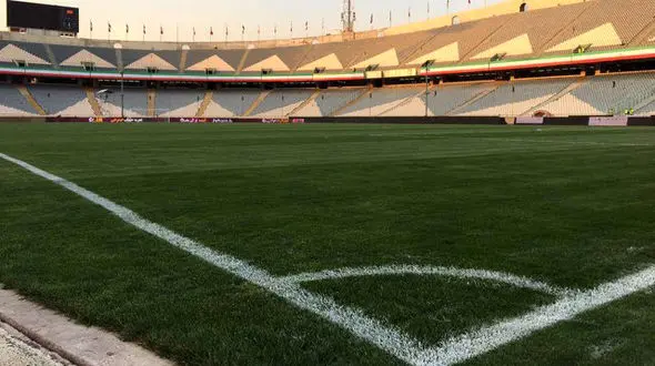 تماس تهدیدآمیز با پلیس پیش از بازی استقلال / 2 مرد مسلح در استادیوم آزادی