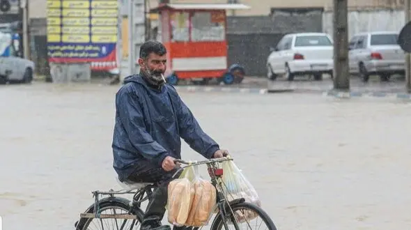 فیلم بارش باران سیل‌آسا در غرب مازندران