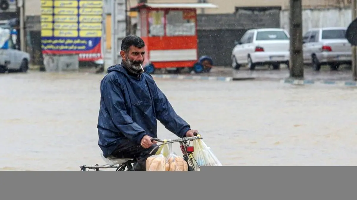 فیلم بارش باران سیل‌آسا در غرب مازندران