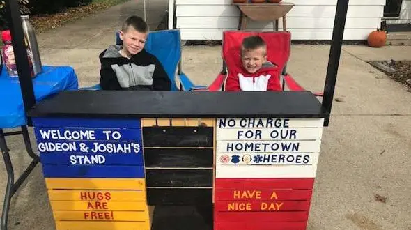 اقدام زیبای 2 پسر بچه برای افسر پلیس سرطانی+عکس