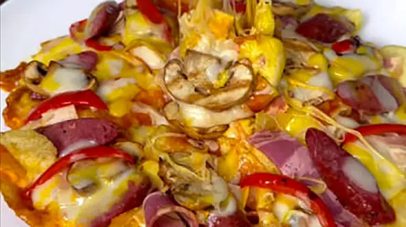 چیپس و پنیر تابه ای را اینطور درست می کنند + فیلم