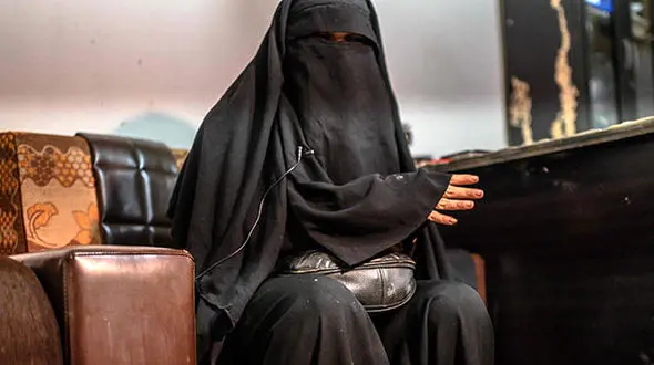 اعترافات ملکه چشم‌آبی داعشی ها / زن فرانسوی بانوی اول داعشی ها شد +تصاویر