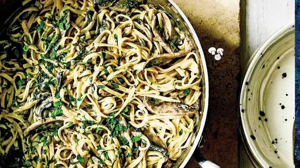 ماکارونی با سس قارچ