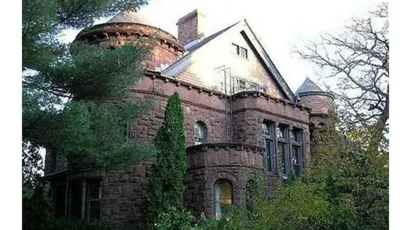  ارواح این خانه مشهور را تسخیر کرده اند /  صاحب این خانه خود را دار زد +عکس