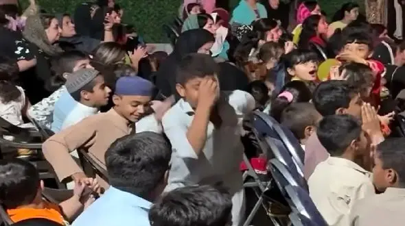 آواز محلی؛ آقاهه تو عروسی چه ترکه بازی میره فقط رقص کانگوروییش با چوب