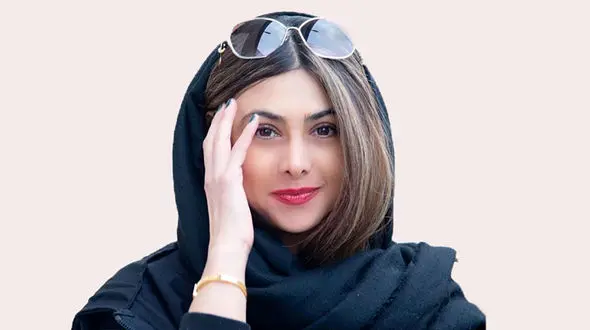 ژست آزاده صمدی برای عکاسی+ عکس