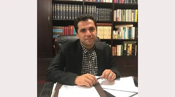بازداشت وکیل پرونده های خاص در خانه اش / او به اوین رفت + عکس