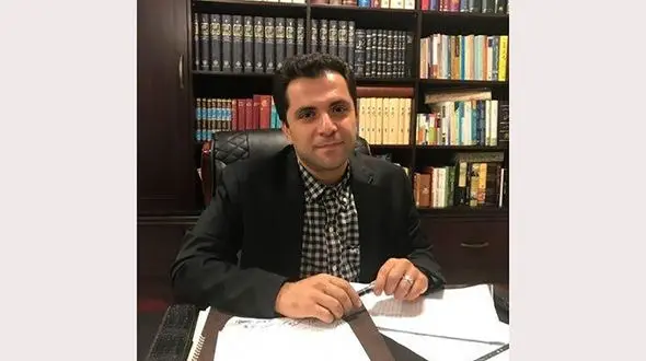 بازداشت وکیل پرونده های خاص در خانه اش / او به اوین رفت + عکس