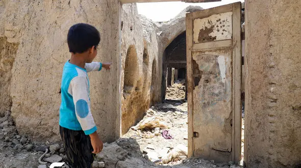 توقف بولدوزرها در آستانه آوار خانه 11 خانواده فقیر چهاردانگه  / با دستور شهردار و نماینده مجلس صورت گرفت  + فیلم