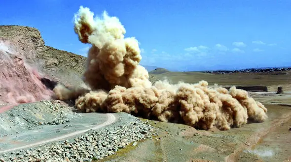 انفجار خسارت بار معدن در مشگین شهر / خانه های مردم و مدارس آسیب جدی دیدند + فیلم 