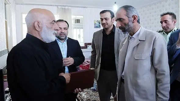 دیدار رییس کل دادگستری استان قزوین با خانواده شهید مهدی محمدی نسب 