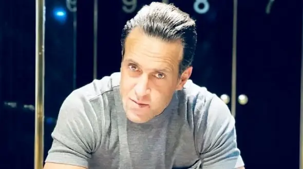 فیلم / علی کریمی یه قابلمه قیمه خورد وقتی هم که بازی شروع شد بازیکنان های الهلال را از دقیقه 1 دریبل زد تا دقیقه 90 و در آخر بازی رو بردیم